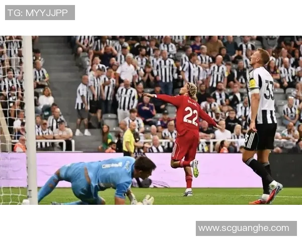 利兹联与利物浦精彩对决录像回放全程回顾与分析 利兹联与利物浦精彩对决录像回放全程回顾与分析