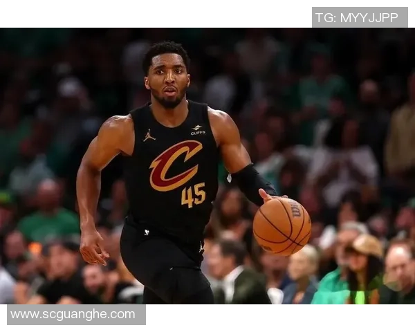 多诺万米切尔引领球队崛起展现超凡实力与领袖魅力