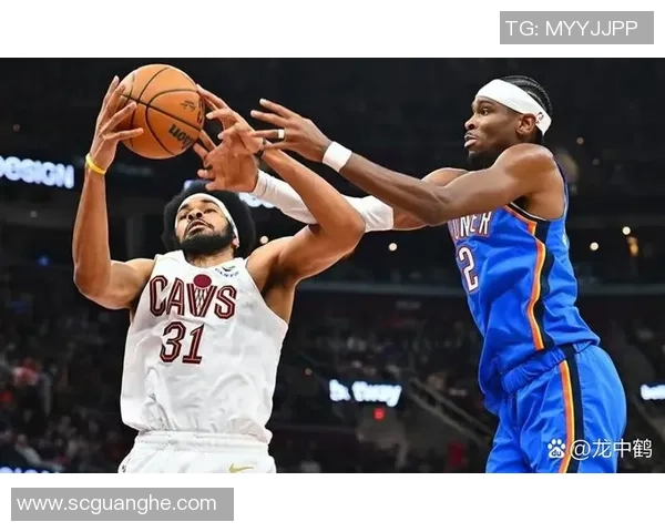 雷霆与骑士激战正酣NBA赛场精彩对决回顾与分析